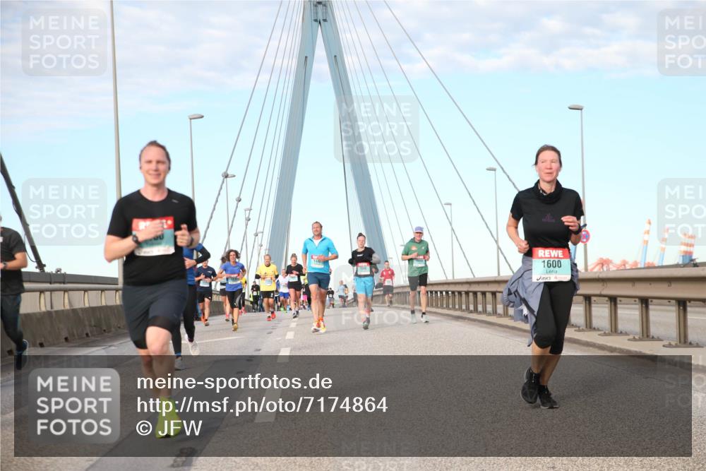 03.10.2024 - Köhlbrandbrückenlauf Jannik Wohlers http://msf.ph/oto/7174864 03.10.2024 09:42:48 Position 2 1848, 1600 meine-sportfotos.de