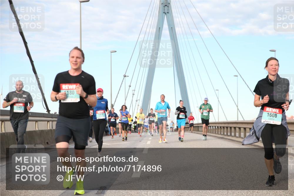 03.10.2024 - Köhlbrandbrückenlauf Jannik Wohlers http://msf.ph/oto/7174896 03.10.2024 09:42:49 Position 2 3543, 1180, 1446, 1412, 1600 meine-sportfotos.de