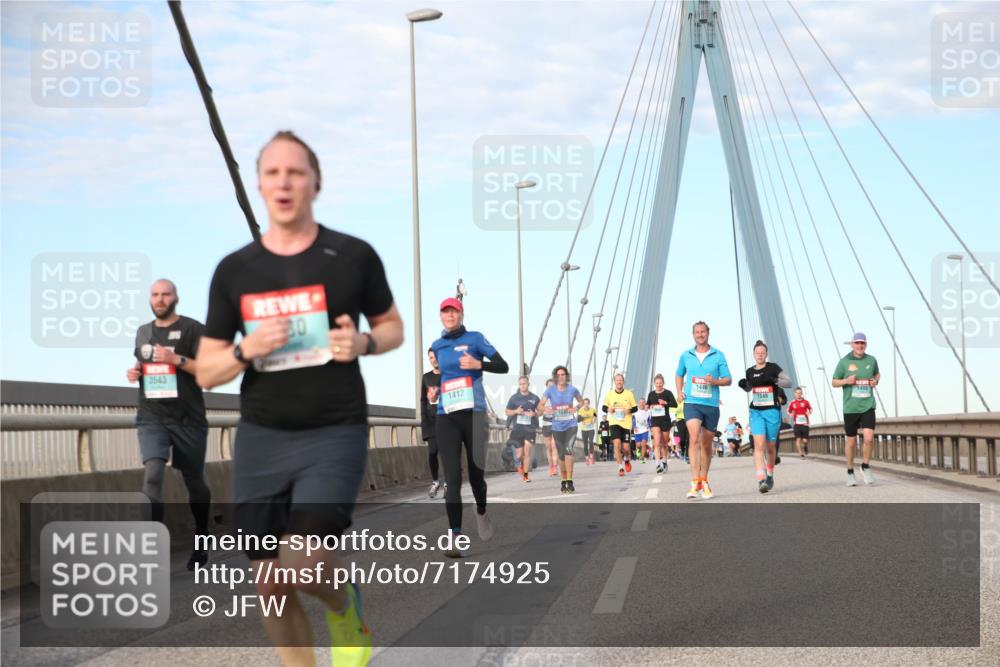 03.10.2024 - Köhlbrandbrückenlauf Jannik Wohlers http://msf.ph/oto/7174925 03.10.2024 09:42:49 Position 2 3543, 1412, 1446, 1848 meine-sportfotos.de