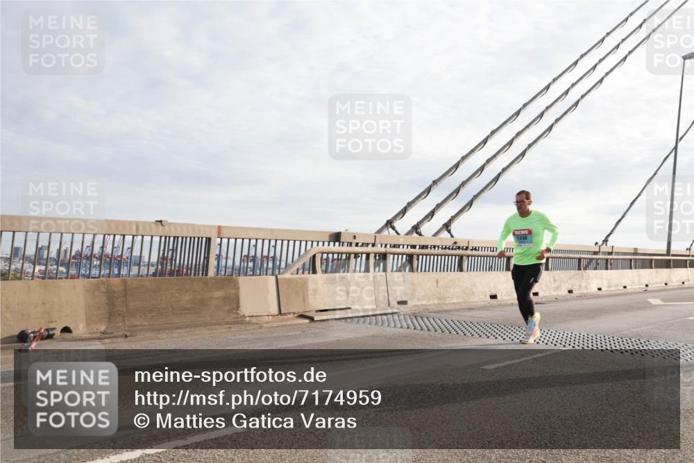 03.10.2024 - Köhlbrandbrückenlauf Matties Gatica Varas http://msf.ph/oto/7174959 03.10.2024 09:22:43 Position 2 1496 meine-sportfotos.de