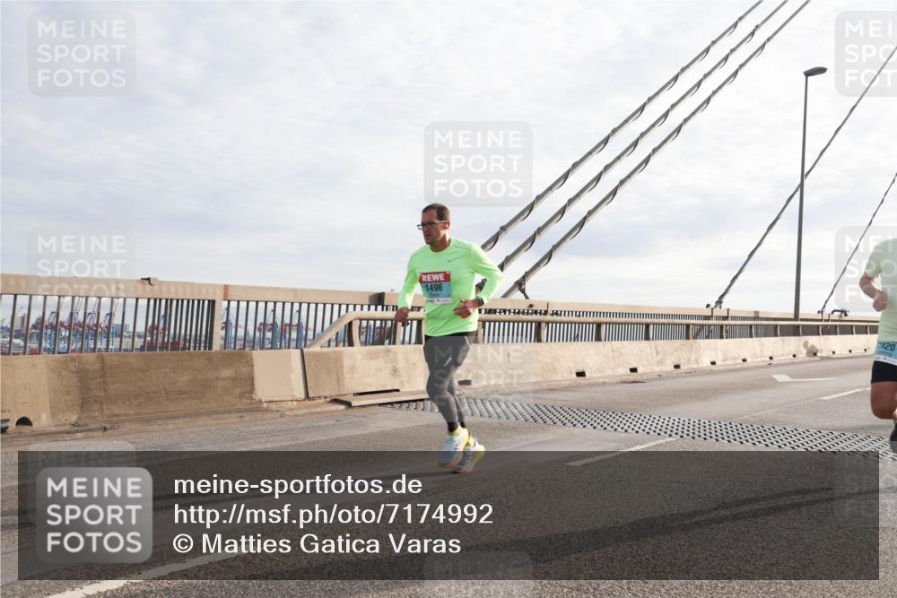 03.10.2024 - Köhlbrandbrückenlauf Matties Gatica Varas http://msf.ph/oto/7174992 03.10.2024 09:22:44 Position 2 1496, 420 meine-sportfotos.de