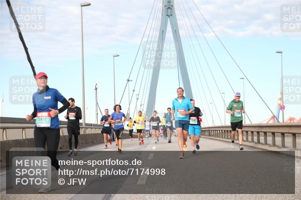03.10.2024 - Köhlbrandbrückenlauf Jannik Wohlers http://msf.ph/oto/7174998 03.10.2024 09:42:50 Position 2 1412, 14, 1848, 1499 meine-sportfotos.de