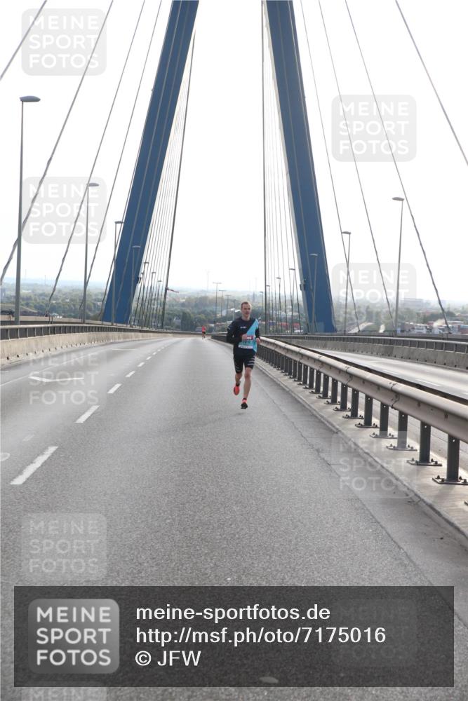 03.10.2024 - Köhlbrandbrückenlauf Jannik Wohlers http://msf.ph/oto/7175016 03.10.2024 09:15:34 Position 1  meine-sportfotos.de