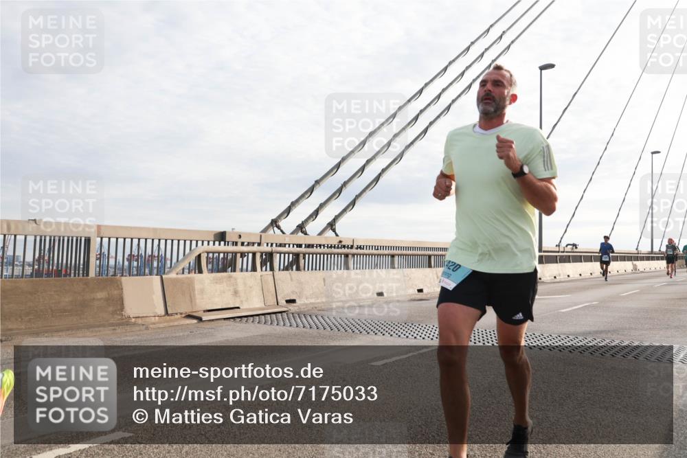 03.10.2024 - Köhlbrandbrückenlauf Matties Gatica Varas http://msf.ph/oto/7175033 03.10.2024 09:22:45 Position 2  meine-sportfotos.de