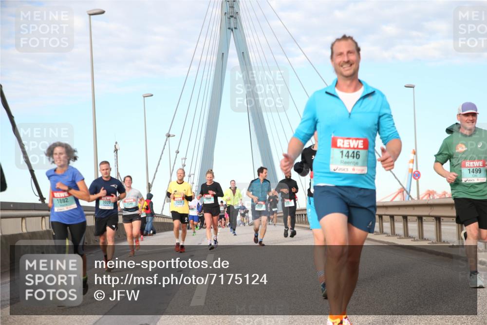 03.10.2024 - Köhlbrandbrückenlauf Jannik Wohlers http://msf.ph/oto/7175124 03.10.2024 09:42:53 Position 2 1892, 3020, 1546, 2439, 2840, 1232, 1446, 1499 meine-sportfotos.de