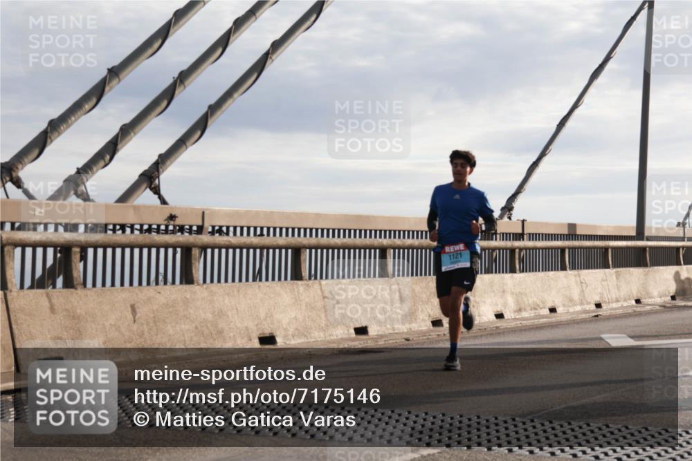 03.10.2024 - Köhlbrandbrückenlauf Matties Gatica Varas http://msf.ph/oto/7175146 03.10.2024 09:22:49 Position 2 1121 meine-sportfotos.de