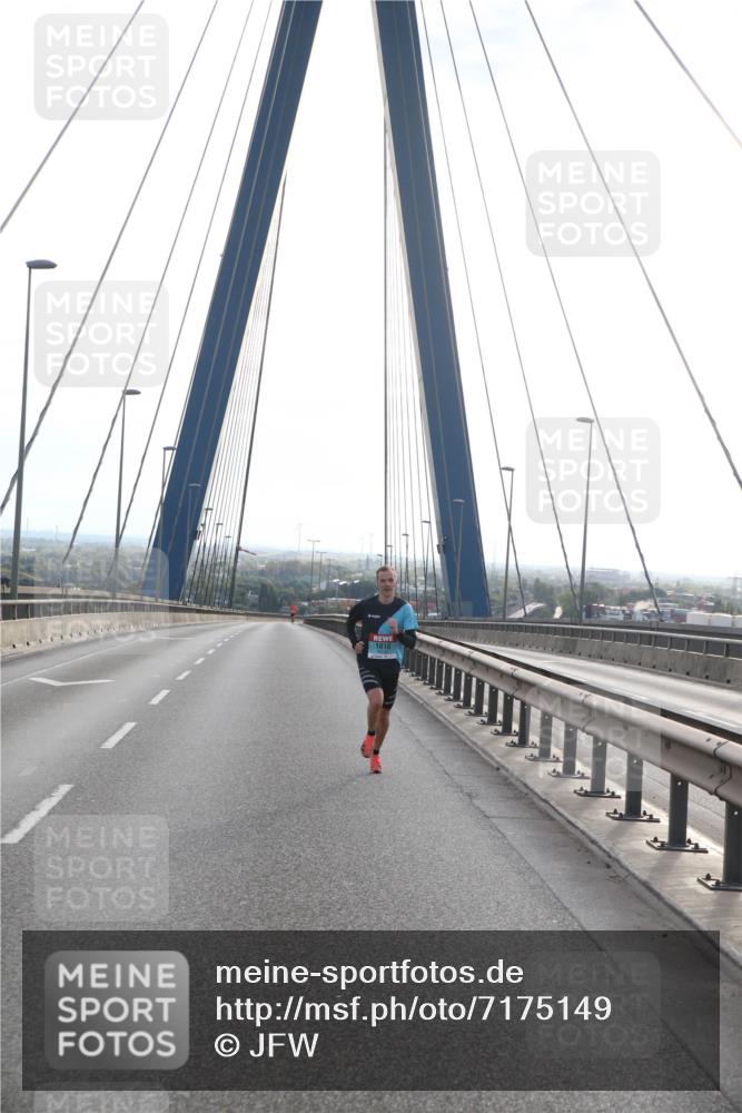 03.10.2024 - Köhlbrandbrückenlauf Jannik Wohlers http://msf.ph/oto/7175149 03.10.2024 09:15:35 Position 1 1010 meine-sportfotos.de