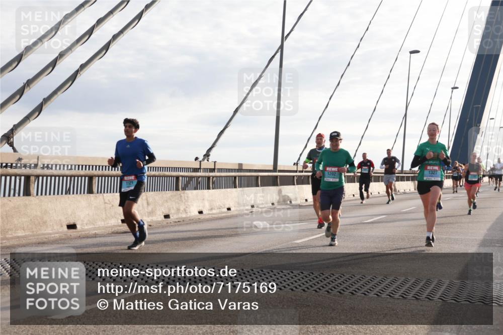 03.10.2024 - Köhlbrandbrückenlauf Matties Gatica Varas http://msf.ph/oto/7175169 03.10.2024 09:22:50 Position 2 1327, 1202, 1121 meine-sportfotos.de
