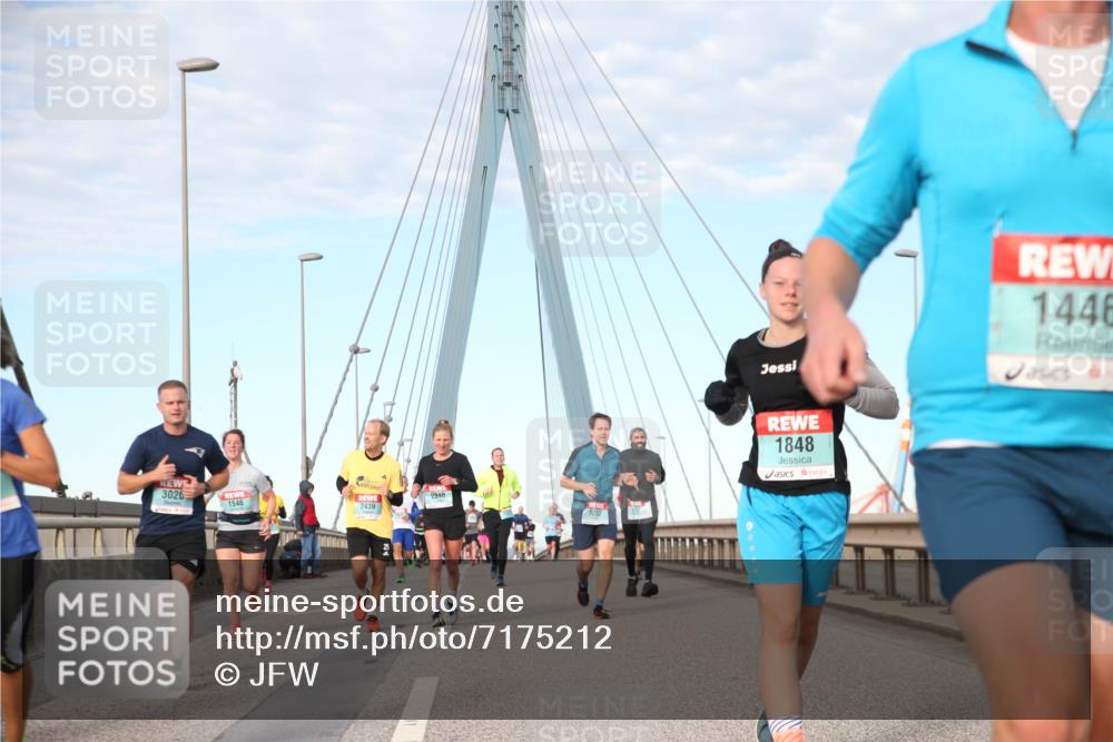 03.10.2024 - Köhlbrandbrückenlauf Jannik Wohlers http://msf.ph/oto/7175212 03.10.2024 09:42:54 Position 2 2840, 3020, 1546, 2439, 1848, 1446 meine-sportfotos.de