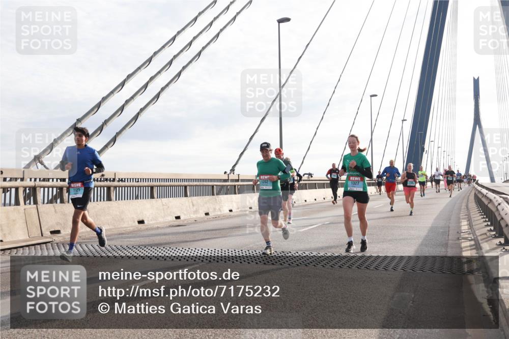 03.10.2024 - Köhlbrandbrückenlauf Matties Gatica Varas http://msf.ph/oto/7175232 03.10.2024 09:22:51 Position 2 1202, 1121, 1327 meine-sportfotos.de