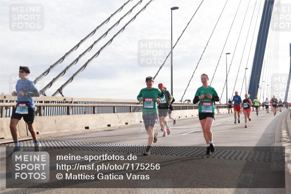 03.10.2024 - Köhlbrandbrückenlauf Matties Gatica Varas http://msf.ph/oto/7175256 03.10.2024 09:22:51 Position 2 1121, 1202, 1327 meine-sportfotos.de