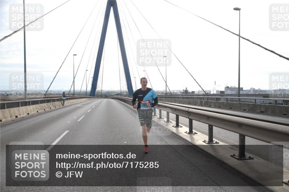 03.10.2024 - Köhlbrandbrückenlauf Jannik Wohlers http://msf.ph/oto/7175285 03.10.2024 09:15:37 Position 1 101 meine-sportfotos.de