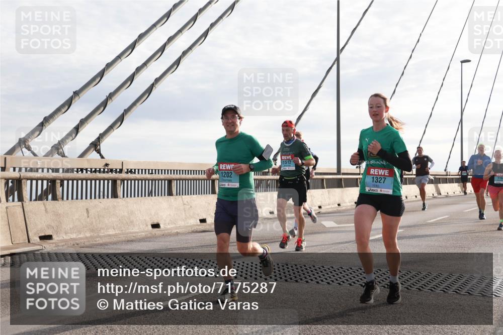 03.10.2024 - Köhlbrandbrückenlauf Matties Gatica Varas http://msf.ph/oto/7175287 03.10.2024 09:22:51 Position 2 1202, 1512, 1327, 1193 meine-sportfotos.de
