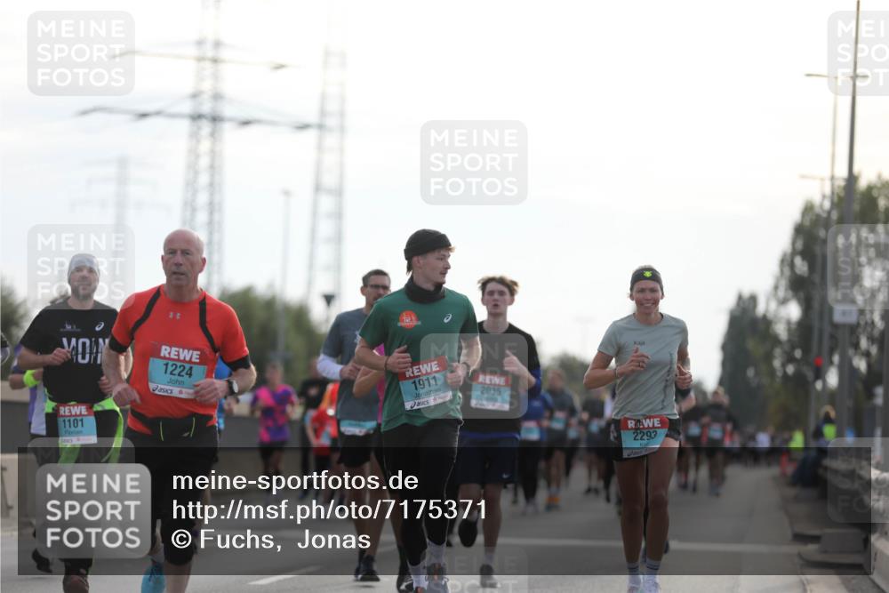 03.10.2024 - Köhlbrandbrückenlauf Fuchs,  Jonas http://msf.ph/oto/7175371 03.10.2024 09:13:57 Position 3 1101, 1224, 1911, 2035, 2293 meine-sportfotos.de