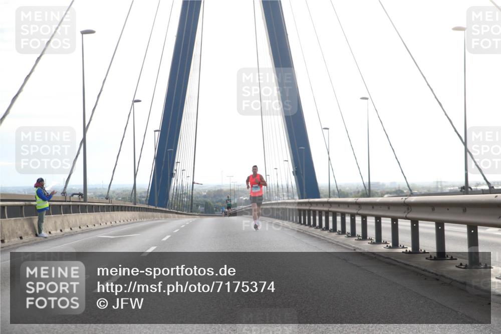 03.10.2024 - Köhlbrandbrückenlauf Jannik Wohlers http://msf.ph/oto/7175374 03.10.2024 09:16:05 Position 1  meine-sportfotos.de
