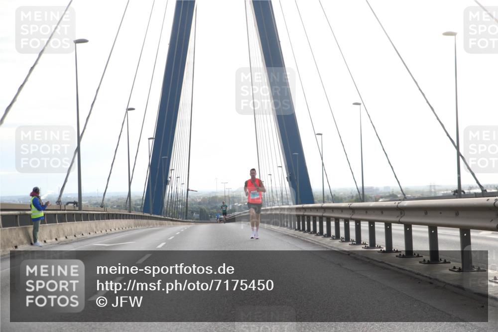 03.10.2024 - Köhlbrandbrückenlauf Jannik Wohlers http://msf.ph/oto/7175450 03.10.2024 09:16:06 Position 1  meine-sportfotos.de