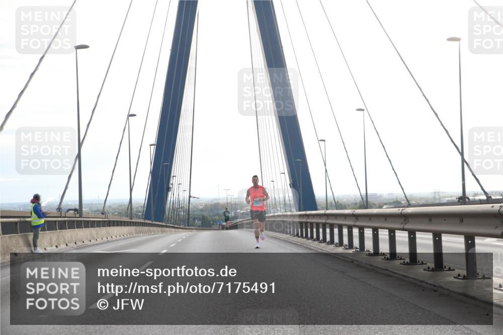 03.10.2024 - Köhlbrandbrückenlauf Jannik Wohlers http://msf.ph/oto/7175491 03.10.2024 09:16:06 Position 1  meine-sportfotos.de