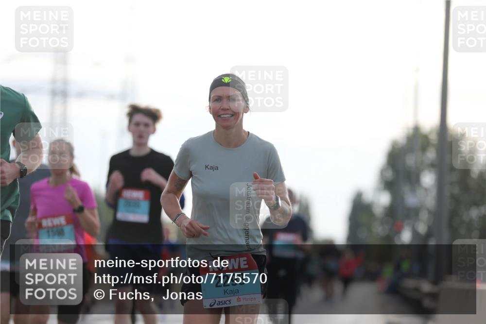 03.10.2024 - Köhlbrandbrückenlauf Fuchs,  Jonas http://msf.ph/oto/7175570 03.10.2024 09:13:59 Position 3 1560, 2293 meine-sportfotos.de
