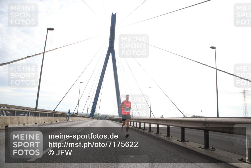 03.10.2024 - Köhlbrandbrückenlauf Jannik Wohlers http://msf.ph/oto/7175622 03.10.2024 09:16:09 Position 1 1006 meine-sportfotos.de