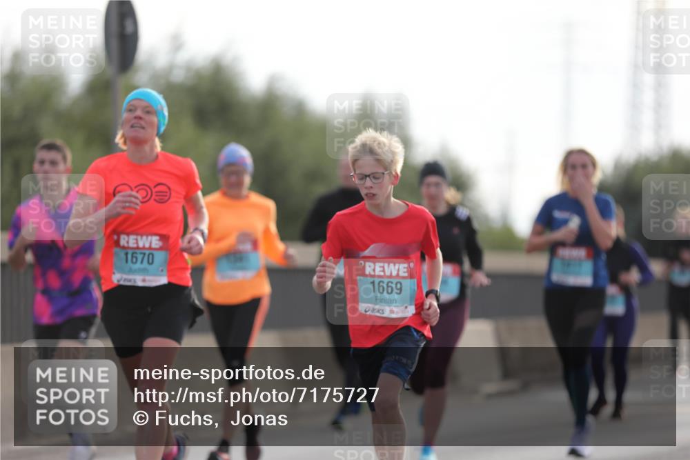 03.10.2024 - Köhlbrandbrückenlauf Fuchs,  Jonas http://msf.ph/oto/7175727 03.10.2024 09:14:04 Position 3 1670, 1669 meine-sportfotos.de