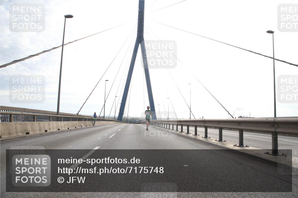 03.10.2024 - Köhlbrandbrückenlauf Jannik Wohlers http://msf.ph/oto/7175748 03.10.2024 09:16:19 Position 1  meine-sportfotos.de