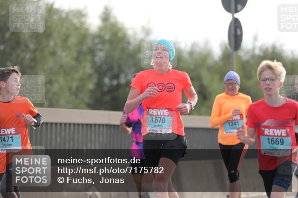 03.10.2024 - Köhlbrandbrückenlauf Fuchs,  Jonas http://msf.ph/oto/7175782 03.10.2024 09:14:05 Position 3 1471, 1670, 1341, 1669 meine-sportfotos.de