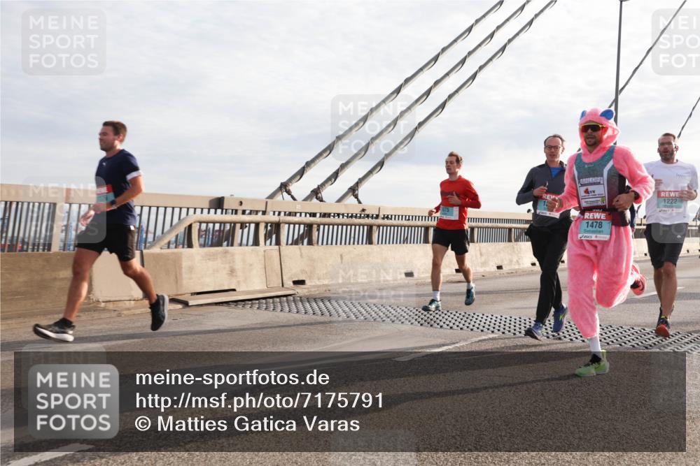 03.10.2024 - Köhlbrandbrückenlauf Matties Gatica Varas http://msf.ph/oto/7175791 03.10.2024 09:23:02 Position 2 1075, 1478, 1222 meine-sportfotos.de