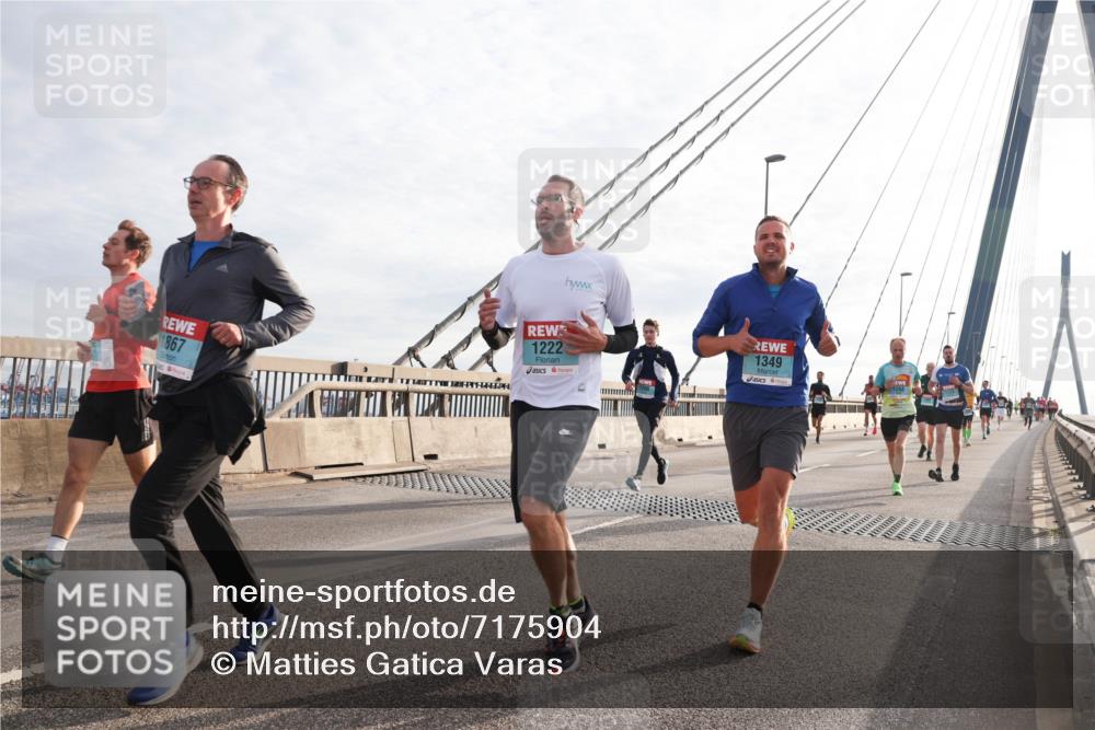 03.10.2024 - Köhlbrandbrückenlauf Matties Gatica Varas http://msf.ph/oto/7175904 03.10.2024 09:23:03 Position 2 1867, 1222, 1349 meine-sportfotos.de