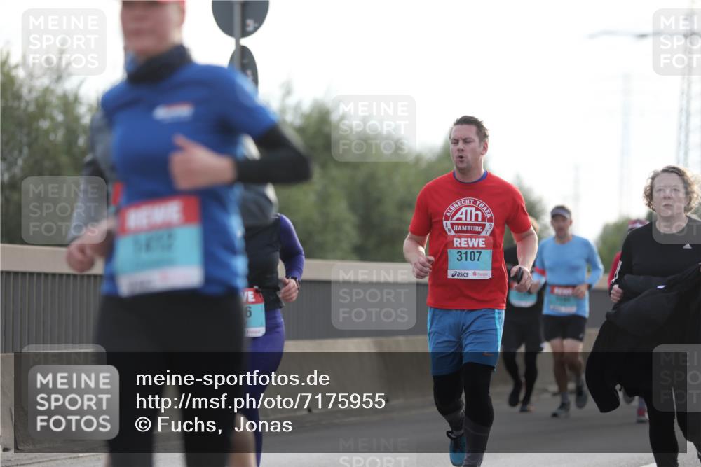 03.10.2024 - Köhlbrandbrückenlauf Fuchs,  Jonas http://msf.ph/oto/7175955 03.10.2024 09:14:09 Position 3 6, 3107 meine-sportfotos.de