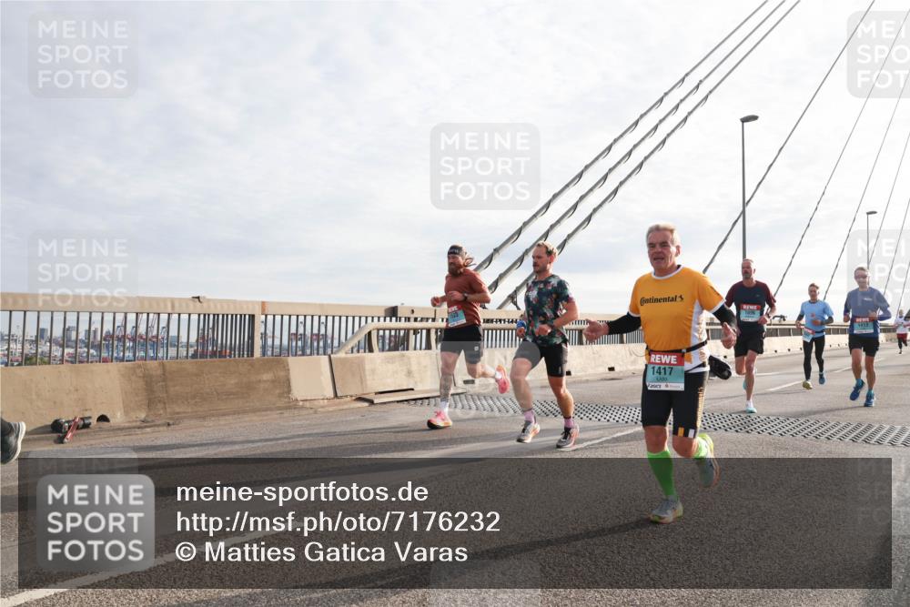 03.10.2024 - Köhlbrandbrückenlauf Matties Gatica Varas http://msf.ph/oto/7176232 03.10.2024 09:23:09 Position 2 1417, 1096, 1413 meine-sportfotos.de