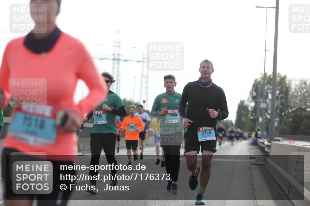 03.10.2024 - Köhlbrandbrückenlauf Fuchs,  Jonas http://msf.ph/oto/7176373 03.10.2024 09:14:18 Position 3 7518, 1235, 1238, 2728 meine-sportfotos.de
