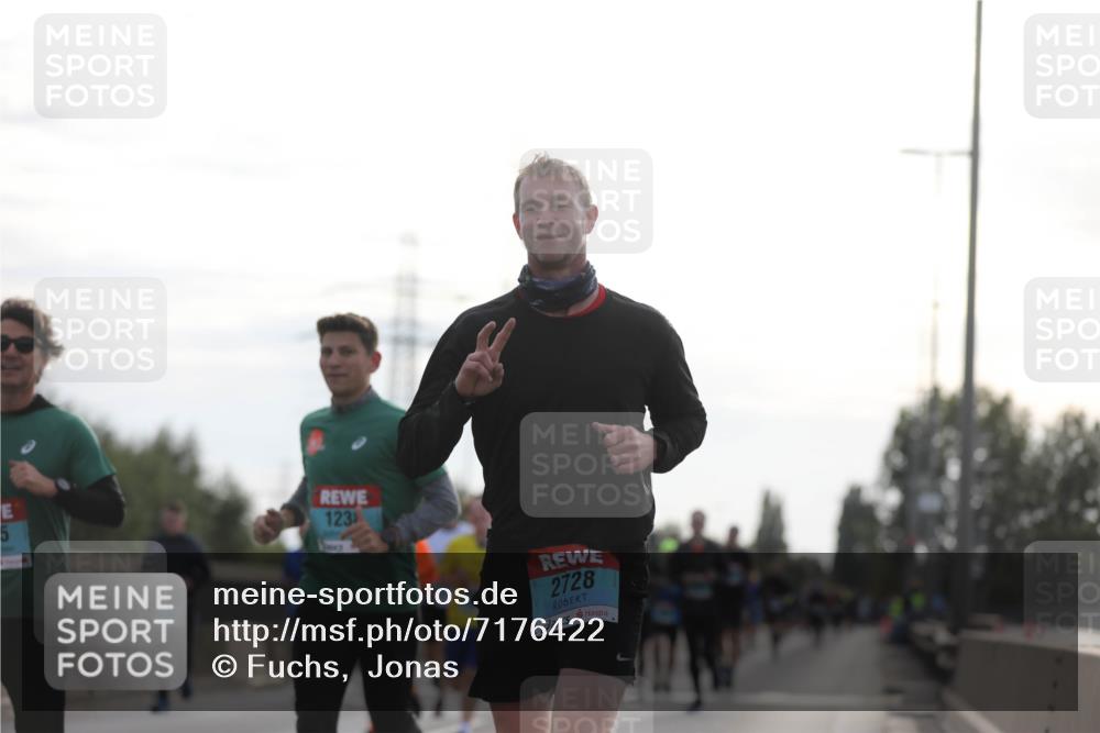 03.10.2024 - Köhlbrandbrückenlauf Fuchs,  Jonas http://msf.ph/oto/7176422 03.10.2024 09:14:19 Position 3 5, 123, 2728 meine-sportfotos.de