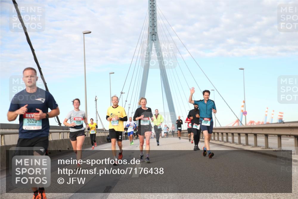 03.10.2024 - Köhlbrandbrückenlauf Jannik Wohlers http://msf.ph/oto/7176438 03.10.2024 09:42:55 Position 2 3020, 1546, 2439, 2840, 1232 meine-sportfotos.de