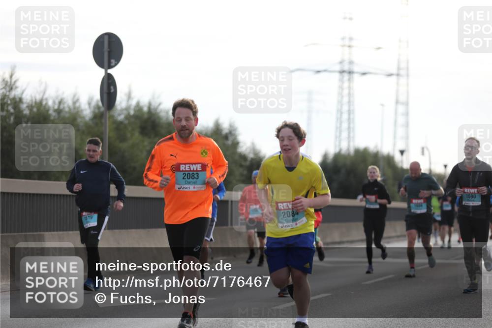 03.10.2024 - Köhlbrandbrückenlauf Fuchs,  Jonas http://msf.ph/oto/7176467 03.10.2024 09:14:21 Position 3 1519, 2083, 2084, 1690 meine-sportfotos.de