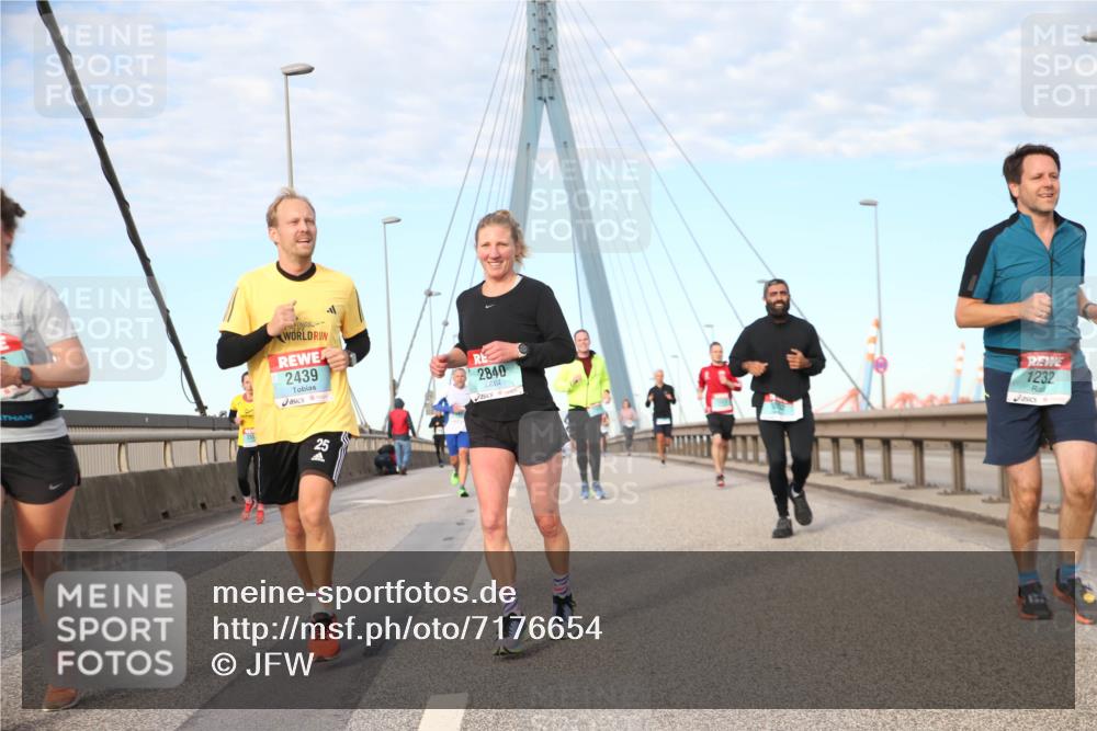 03.10.2024 - Köhlbrandbrückenlauf Jannik Wohlers http://msf.ph/oto/7176654 03.10.2024 09:42:57 Position 2 2439, 2840, 1232 meine-sportfotos.de