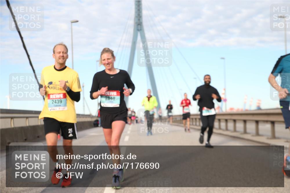 03.10.2024 - Köhlbrandbrückenlauf Jannik Wohlers http://msf.ph/oto/7176690 03.10.2024 09:42:57 Position 2 2439, 2840, 24 meine-sportfotos.de