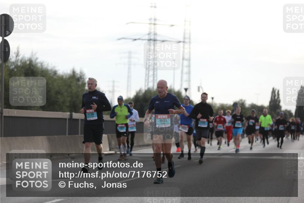 03.10.2024 - Köhlbrandbrückenlauf Fuchs,  Jonas http://msf.ph/oto/7176752 03.10.2024 09:14:28 Position 3 1730, 1613, 1694 meine-sportfotos.de