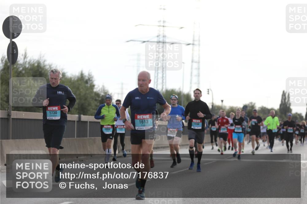 03.10.2024 - Köhlbrandbrückenlauf Fuchs,  Jonas http://msf.ph/oto/7176837 03.10.2024 09:14:29 Position 3 1730, 1613, 1934, 4520, 1694 meine-sportfotos.de