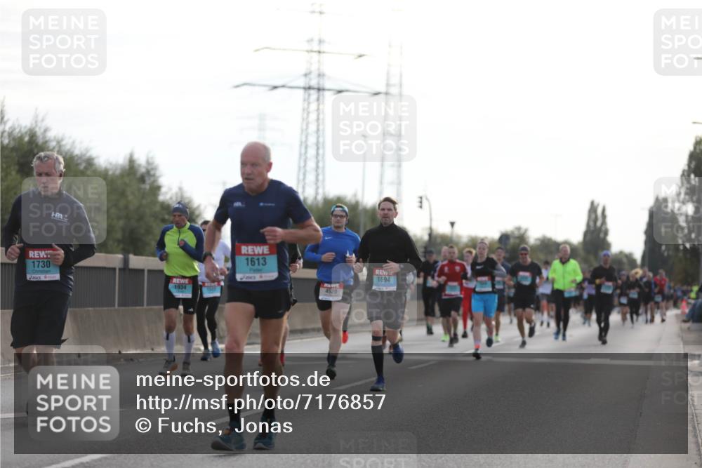 03.10.2024 - Köhlbrandbrückenlauf Fuchs,  Jonas http://msf.ph/oto/7176857 03.10.2024 09:14:29 Position 3 1730, 1613, 1934, 1694, 4520 meine-sportfotos.de