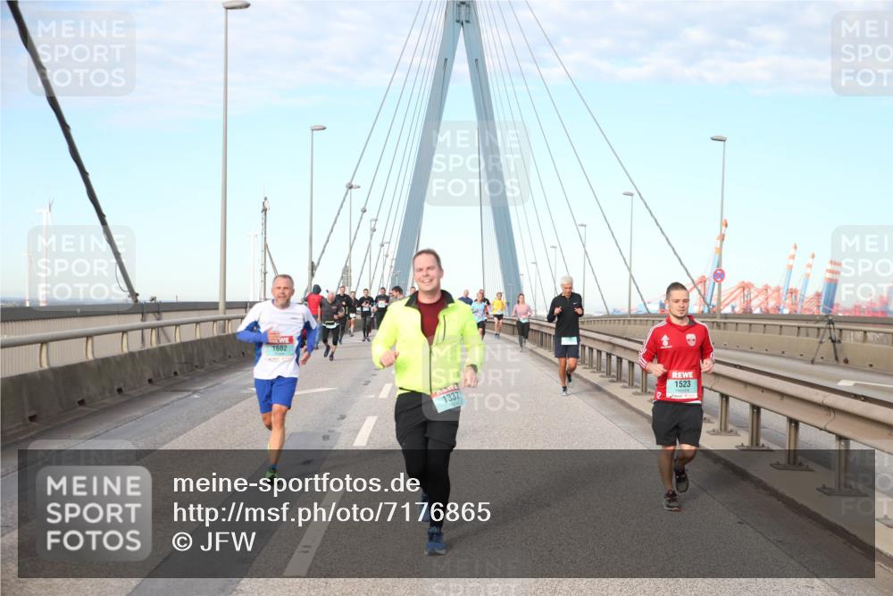 03.10.2024 - Köhlbrandbrückenlauf Jannik Wohlers http://msf.ph/oto/7176865 03.10.2024 09:43:00 Position 2 1602, 1337, 1523 meine-sportfotos.de