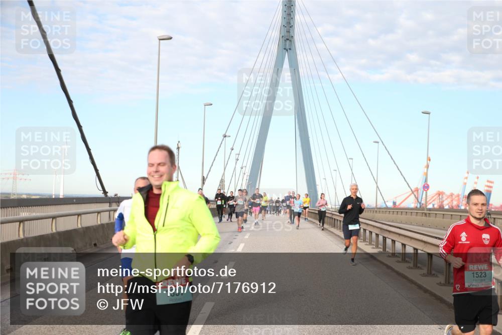 03.10.2024 - Köhlbrandbrückenlauf Jannik Wohlers http://msf.ph/oto/7176912 03.10.2024 09:43:01 Position 2 1337, 12, 1523 meine-sportfotos.de