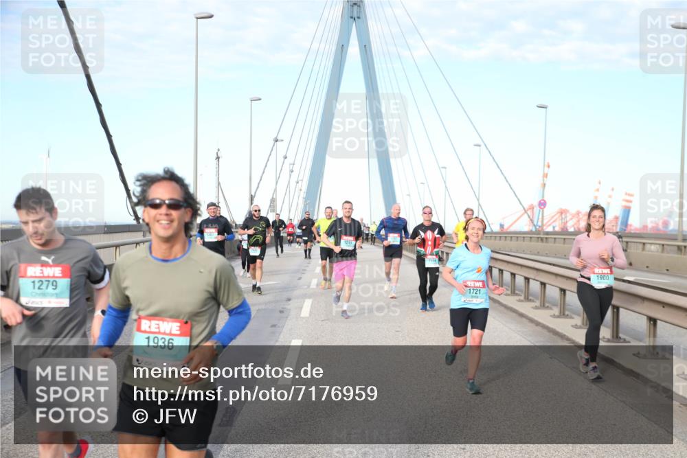 03.10.2024 - Köhlbrandbrückenlauf Jannik Wohlers http://msf.ph/oto/7176959 03.10.2024 09:43:09 Position 2 1279, 1936, 1211, 1984, 1721, 1900 meine-sportfotos.de