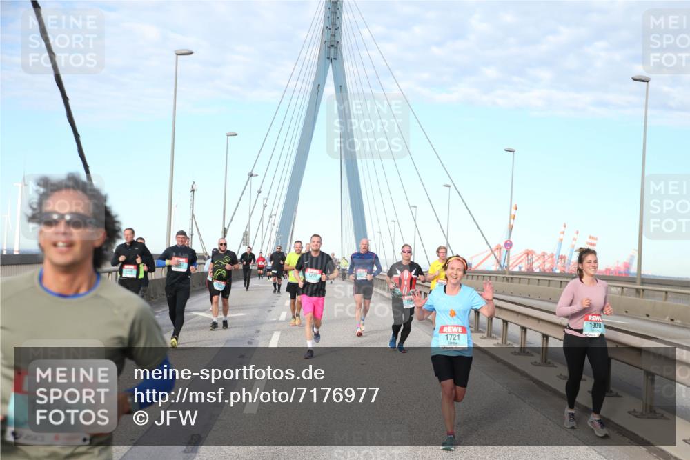 03.10.2024 - Köhlbrandbrückenlauf Jannik Wohlers http://msf.ph/oto/7176977 03.10.2024 09:43:10 Position 2 1936, 1211, 198, 1721, 1900 meine-sportfotos.de