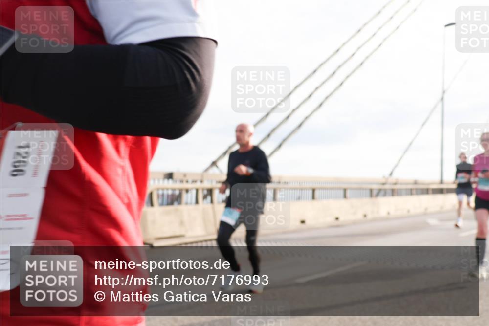 03.10.2024 - Köhlbrandbrückenlauf Matties Gatica Varas http://msf.ph/oto/7176993 03.10.2024 09:23:24 Position 2 1266 meine-sportfotos.de