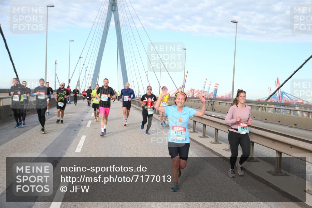 03.10.2024 - Köhlbrandbrückenlauf Jannik Wohlers http://msf.ph/oto/7177013 03.10.2024 09:43:10 Position 2 1211, 1721, 1900 meine-sportfotos.de