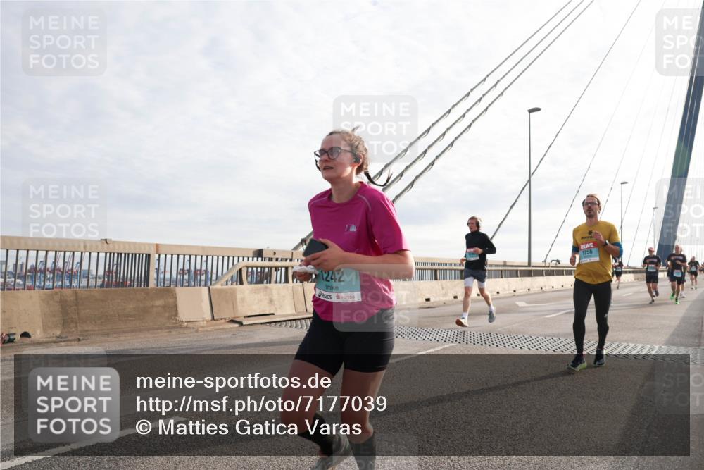 03.10.2024 - Köhlbrandbrückenlauf Matties Gatica Varas http://msf.ph/oto/7177039 03.10.2024 09:23:26 Position 2 1242, 1256 meine-sportfotos.de