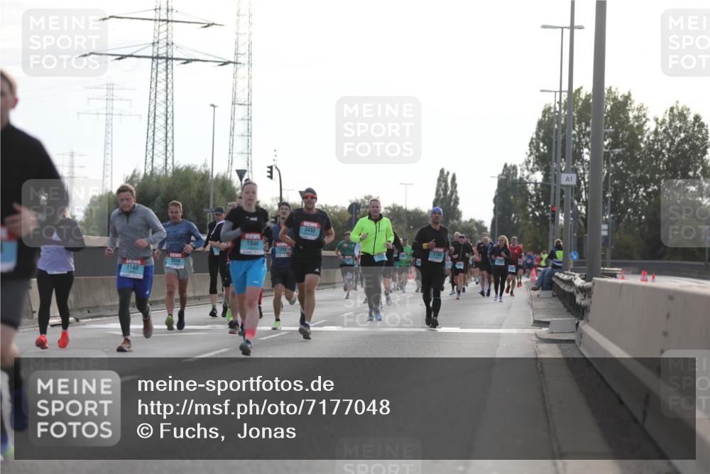 03.10.2024 - Köhlbrandbrückenlauf Fuchs,  Jonas http://msf.ph/oto/7177048 03.10.2024 09:14:32 Position 3 1848, 1399, 2234, 1143, 3438, 1700, 1 meine-sportfotos.de