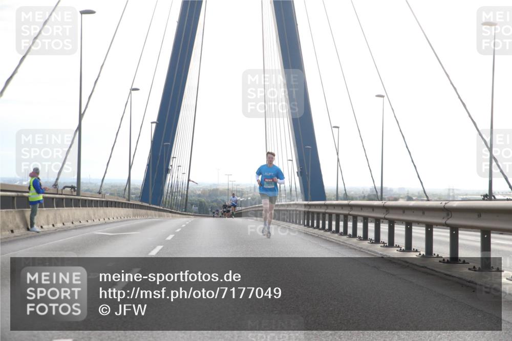 03.10.2024 - Köhlbrandbrückenlauf Jannik Wohlers http://msf.ph/oto/7177049 03.10.2024 09:16:34 Position 1 1011 meine-sportfotos.de