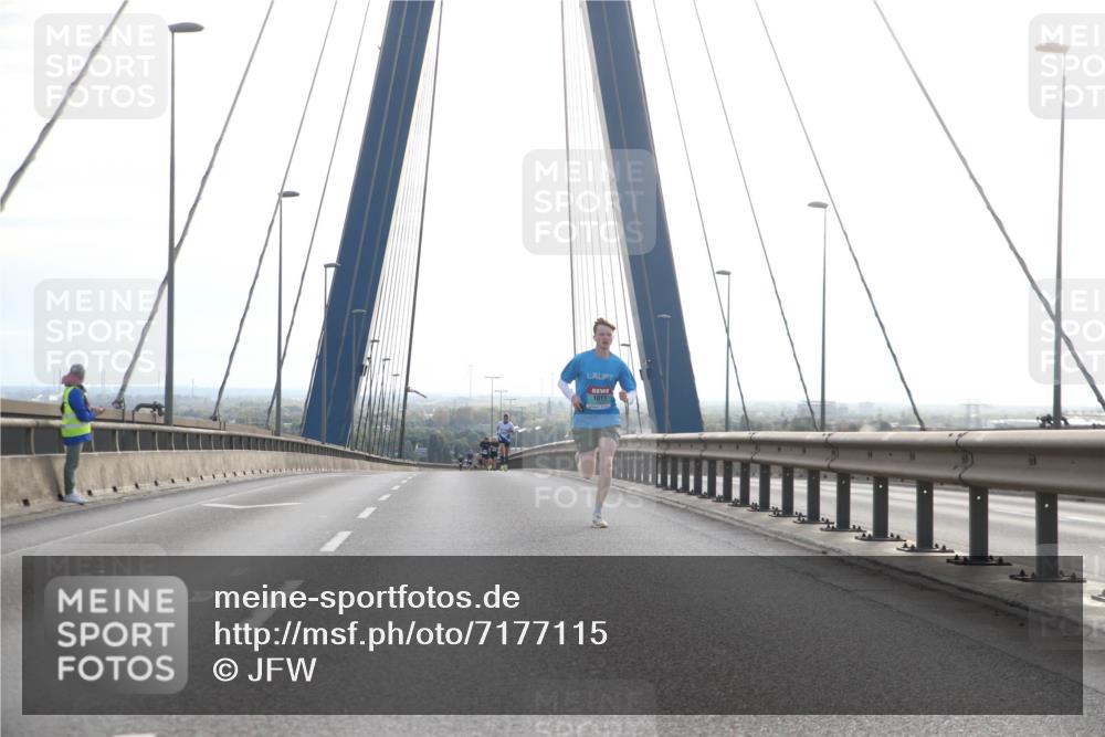 03.10.2024 - Köhlbrandbrückenlauf Jannik Wohlers http://msf.ph/oto/7177115 03.10.2024 09:16:35 Position 1 1011 meine-sportfotos.de