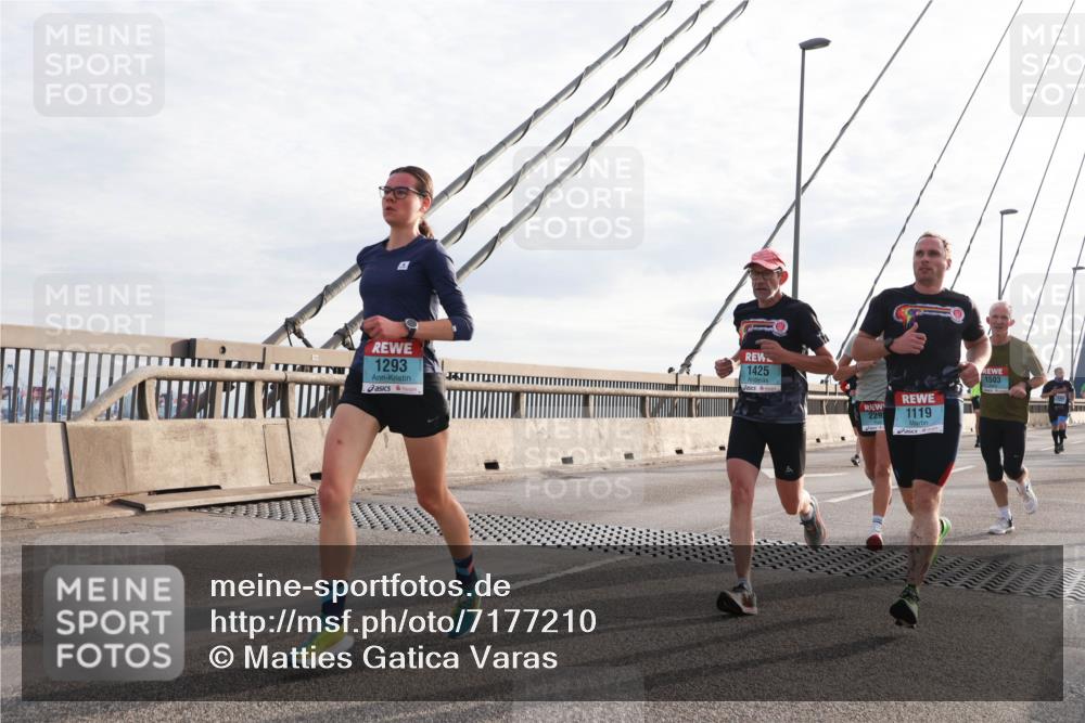 03.10.2024 - Köhlbrandbrückenlauf Matties Gatica Varas http://msf.ph/oto/7177210 03.10.2024 09:23:29 Position 2 1293, 1425, 1503, 229, 1119 meine-sportfotos.de